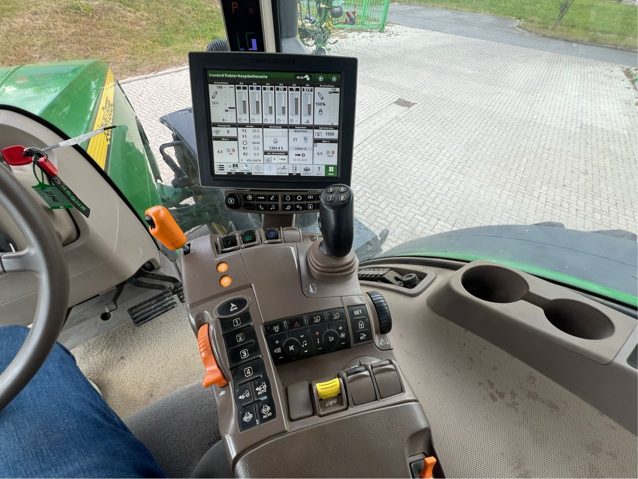 John Deere 8R 400 - Трактор: снимка 3 John Deere 8R 400 - Трактор: снимка 3