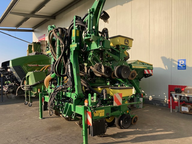 John Deere Einzelkornsämaschine 1725 NT - Сеялка: снимка 1 John Deere Einzelkornsämaschine 1725 NT - Сеялка: снимка 1
