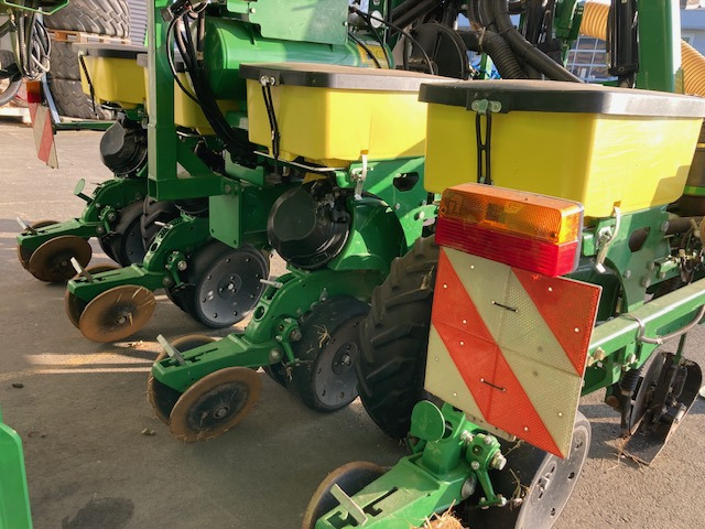 John Deere Einzelkornsämaschine 1725 NT - Сеялка: снимка 4 John Deere Einzelkornsämaschine 1725 NT - Сеялка: снимка 4