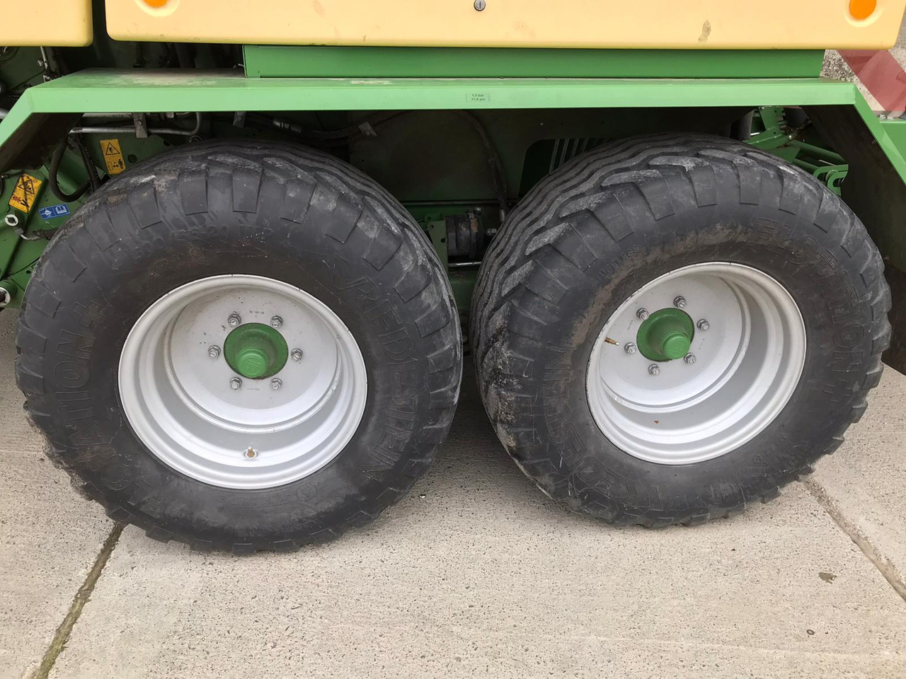 Krone Comprima CF 155 XC - Машина за сено и фураж: снимка 2 Krone Comprima CF 155 XC - Машина за сено и фураж: снимка 2