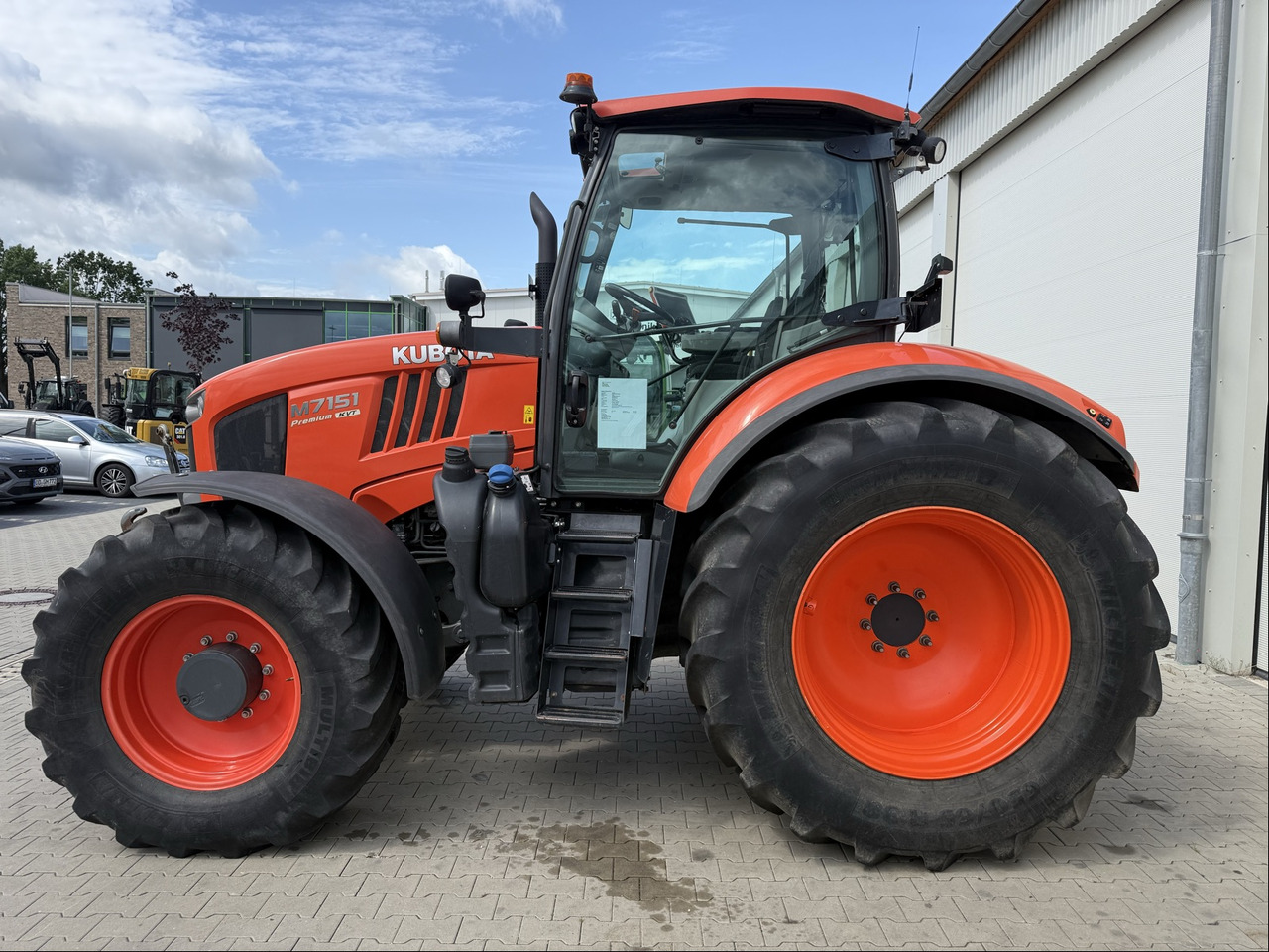 Kubota M 7151 KVT - Трактор: снимка 5 Kubota M 7151 KVT - Трактор: снимка 5