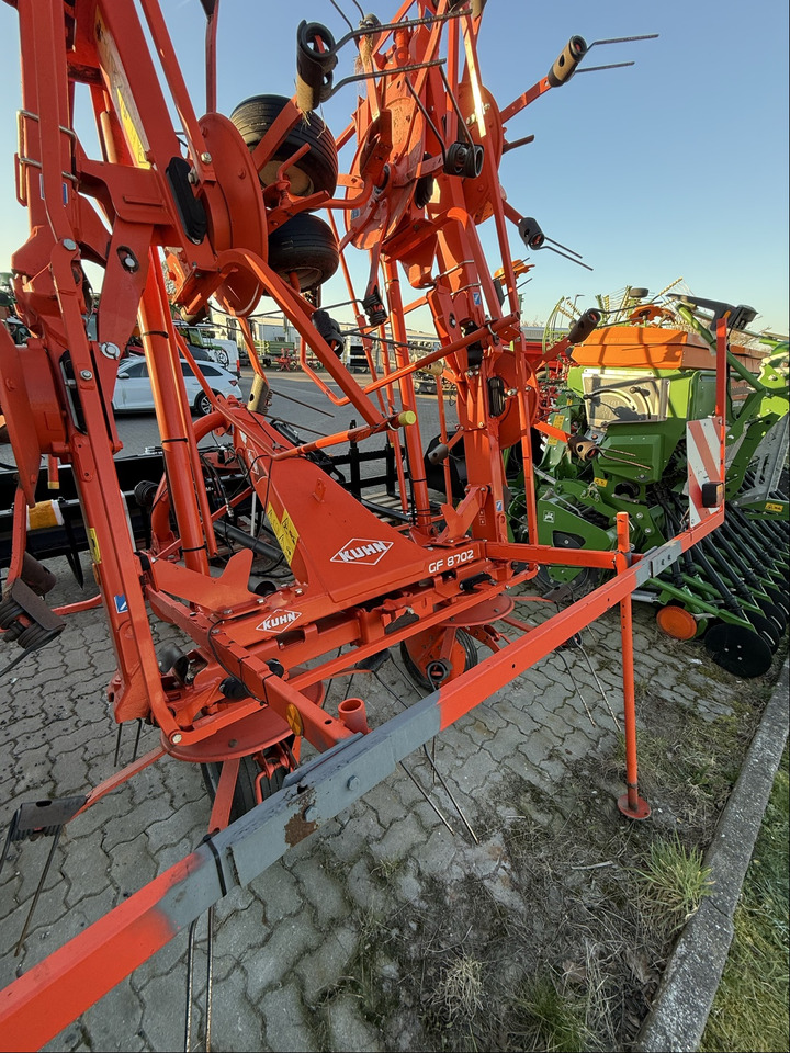 Kuhn Heuwender GF 8702 - Гребло/ Сенообръщачка: снимка 2 Kuhn Heuwender GF 8702 - Гребло/ Сенообръщачка: снимка 2