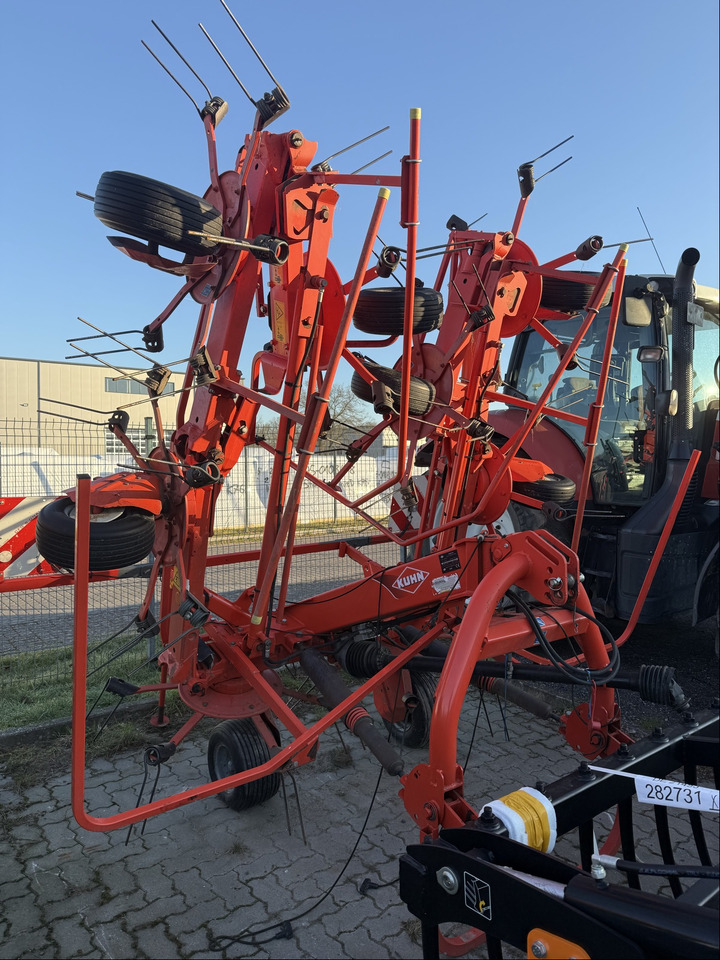 Kuhn Heuwender GF 8702 - Гребло/ Сенообръщачка: снимка 1 Kuhn Heuwender GF 8702 - Гребло/ Сенообръщачка: снимка 1