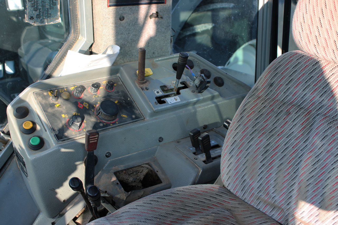 Massey Ferguson 3085 - Трактор: снимка 2 Massey Ferguson 3085 - Трактор: снимка 2