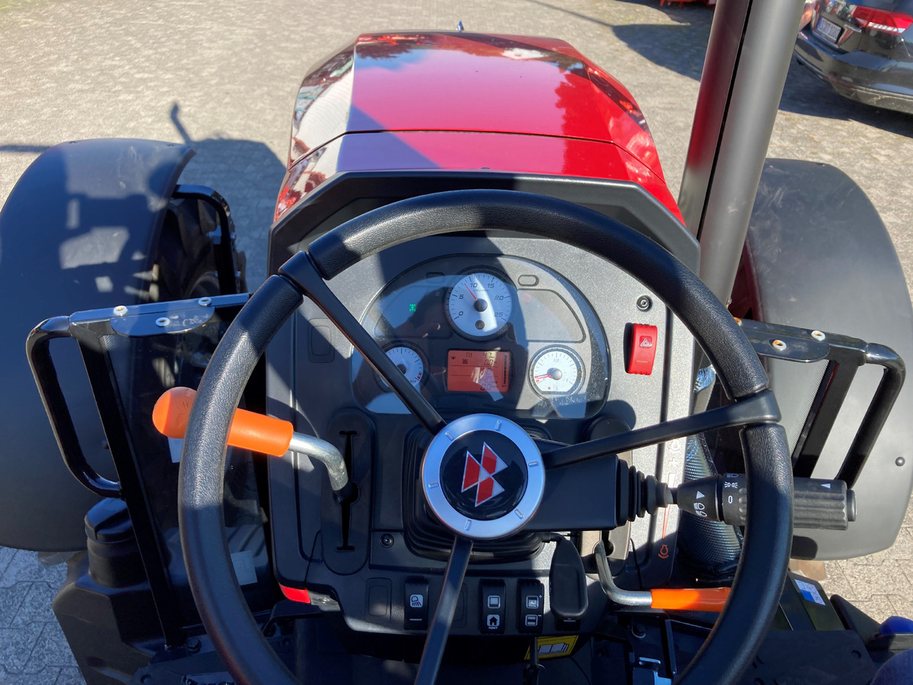 Massey Ferguson 4708 M Plattform Essential - Трактор: снимка 3 Massey Ferguson 4708 M Plattform Essential - Трактор: снимка 3