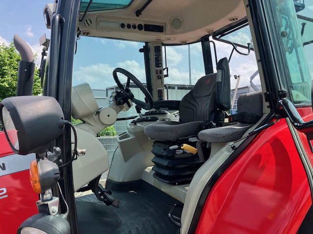 Massey Ferguson 5612 Dyna-4 - Трактор: снимка 4 Massey Ferguson 5612 Dyna-4 - Трактор: снимка 4
