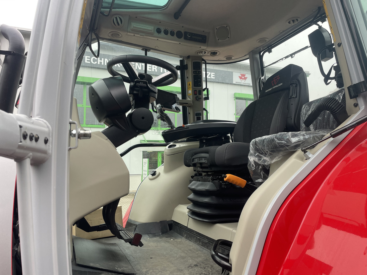 Massey Ferguson 7S.210 Dyna-VT EXCLUS - Трактор: снимка 4 Massey Ferguson 7S.210 Dyna-VT EXCLUS - Трактор: снимка 4
