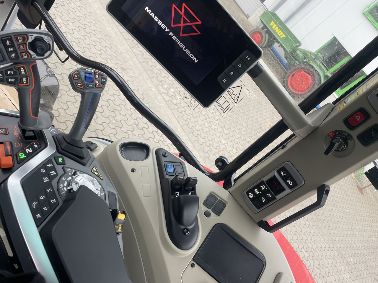 Massey Ferguson 7S.210 Dyna-VT EXCLUSIVE - Трактор: снимка 3 Massey Ferguson 7S.210 Dyna-VT EXCLUSIVE - Трактор: снимка 3