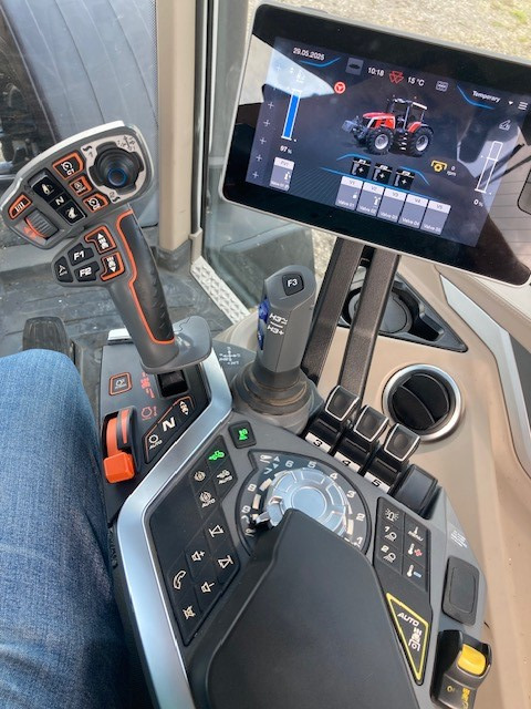 Massey Ferguson 8S.245 Dyna E-Power Excl - Трактор: снимка 5 Massey Ferguson 8S.245 Dyna E-Power Excl - Трактор: снимка 5