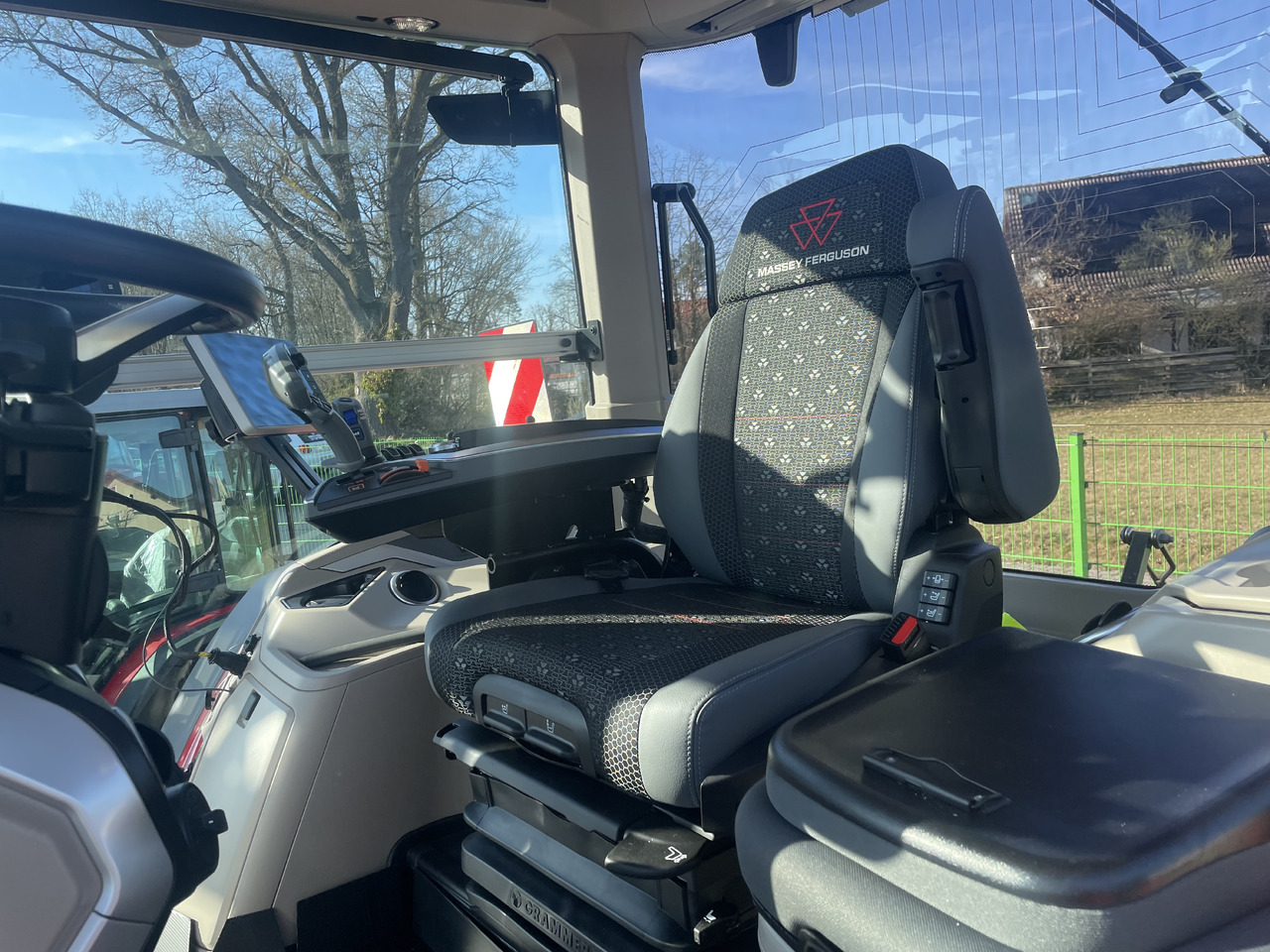 Massey Ferguson 8S.265 Dyna-VT EXCLUSIVE - Трактор: снимка 5 Massey Ferguson 8S.265 Dyna-VT EXCLUSIVE - Трактор: снимка 5