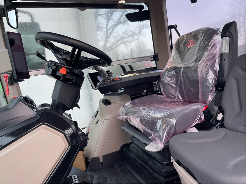 Massey Ferguson 8S.305 Dyna-VT EXCLUSIVE - Трактор: снимка 2 Massey Ferguson 8S.305 Dyna-VT EXCLUSIVE - Трактор: снимка 2