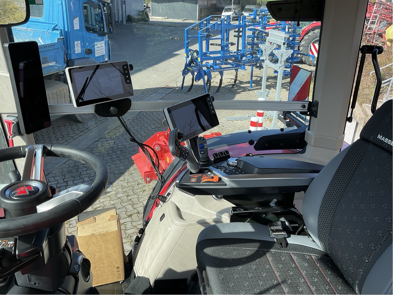 Massey Ferguson 8S.305 Dyna-VT EXCLUSIVE - Трактор: снимка 2 Massey Ferguson 8S.305 Dyna-VT EXCLUSIVE - Трактор: снимка 2
