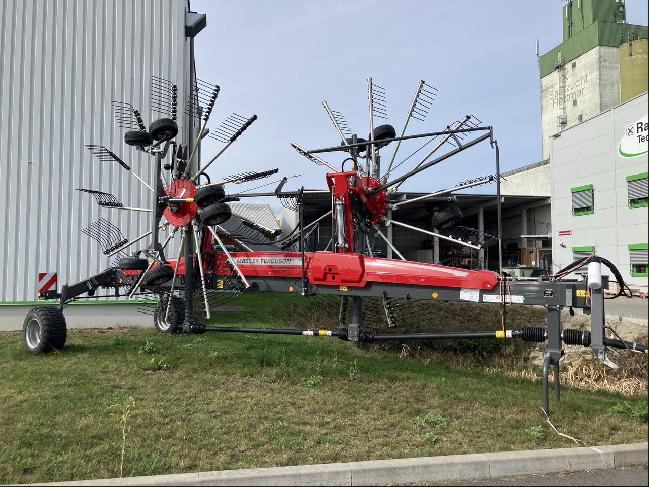 Massey Ferguson RK 842 SD-TRC - Гребло/ Сенообръщачка: снимка 1 Massey Ferguson RK 842 SD-TRC - Гребло/ Сенообръщачка: снимка 1
