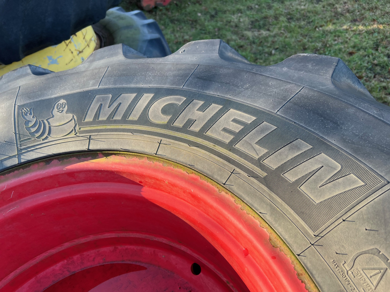Michelin 1x Rad 600/65 R28 - Гуми и джанти: снимка 4 Michelin 1x Rad 600/65 R28 - Гуми и джанти: снимка 4