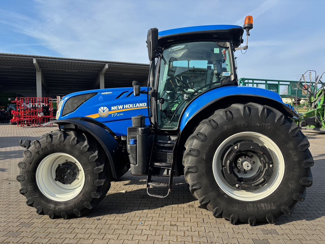 New Holland T 7.270 AC - Трактор: снимка 1 New Holland T 7.270 AC - Трактор: снимка 1