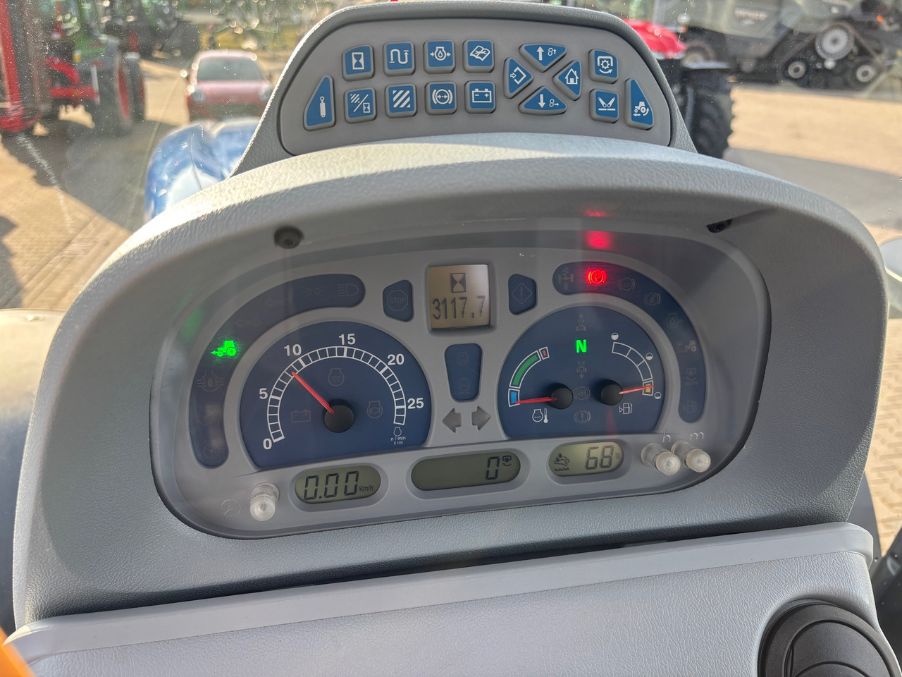 New Holland T 7.270 AC - Трактор: снимка 2 New Holland T 7.270 AC - Трактор: снимка 2