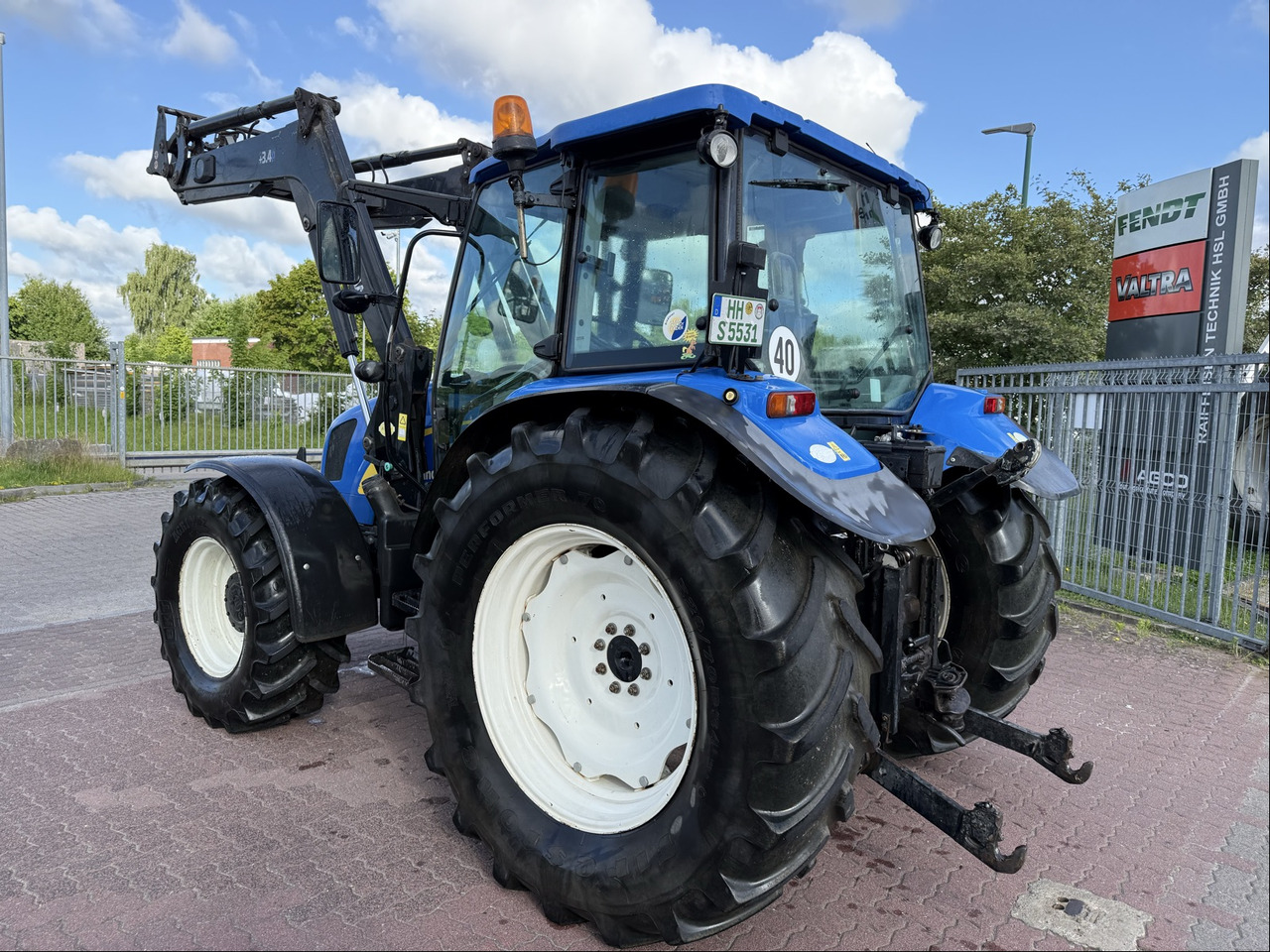 New Holland T5050 - Трактор: снимка 2 New Holland T5050 - Трактор: снимка 2