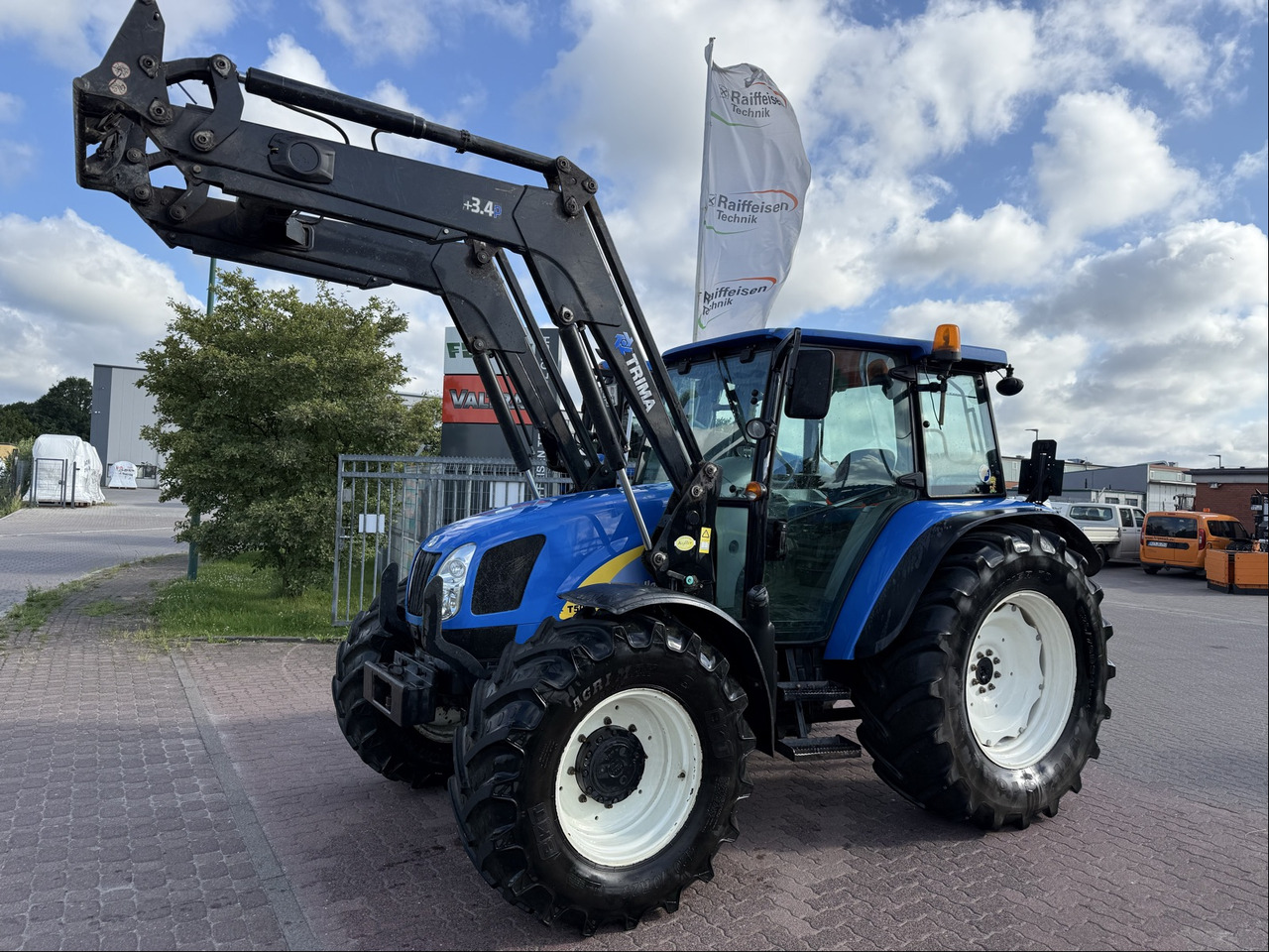 New Holland T5050 - Трактор: снимка 1 New Holland T5050 - Трактор: снимка 1