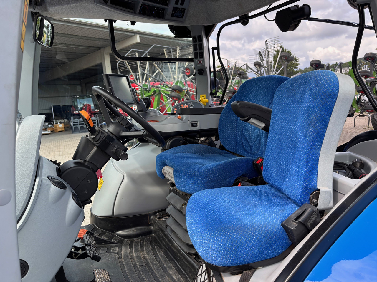 New Holland T6.140 Auto Command - Трактор: снимка 4 New Holland T6.140 Auto Command - Трактор: снимка 4
