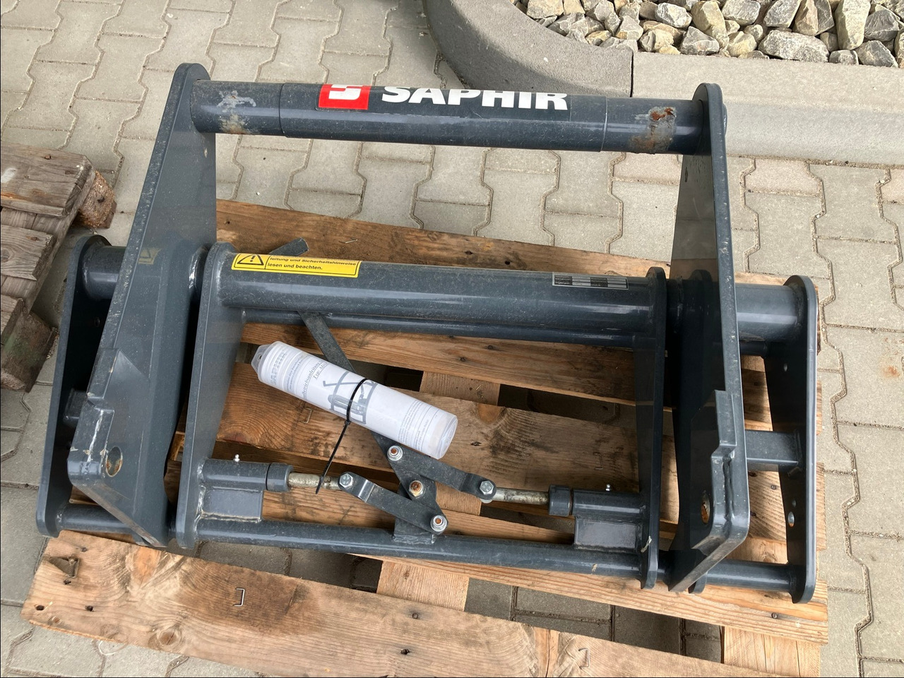 Saphir Adapterrahmen Bobcat schmal / - Челен товарач за трактор: снимка 1 Saphir Adapterrahmen Bobcat schmal / - Челен товарач за трактор: снимка 1