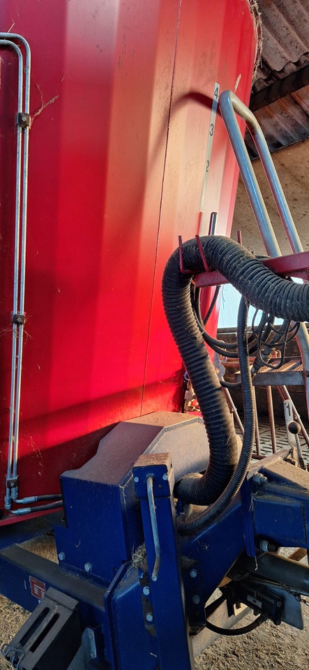 Siloking TrailedLine Compact 8 - Миксер-вагон: снимка 4 Siloking TrailedLine Compact 8 - Миксер-вагон: снимка 4
