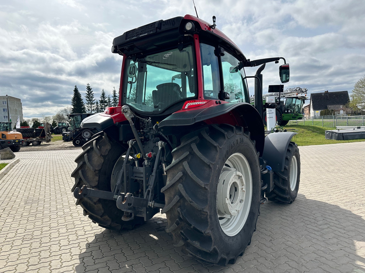 Трактор Valtra A105 MH: снимка 9
