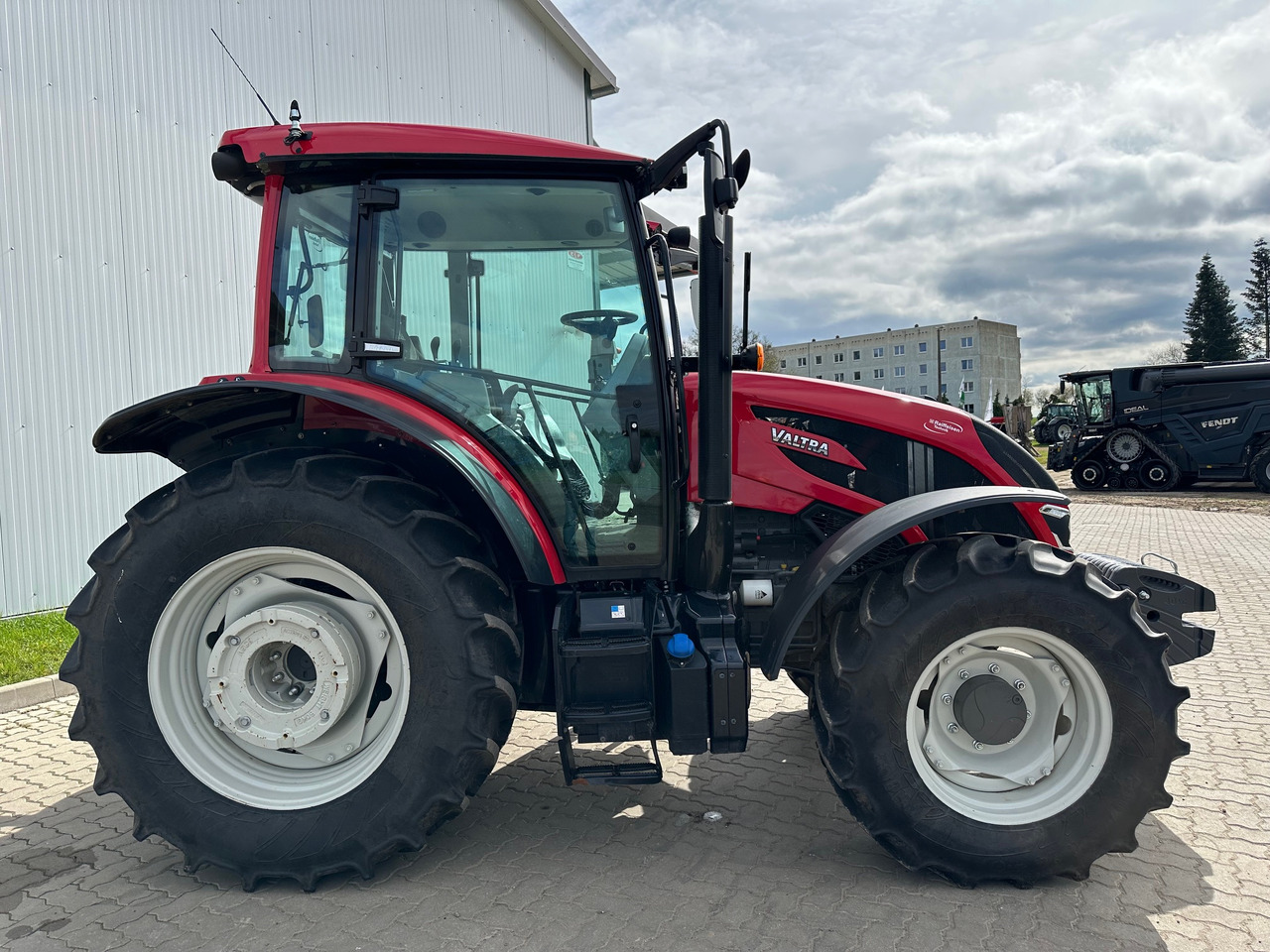 Трактор Valtra A105 MH: снимка 10