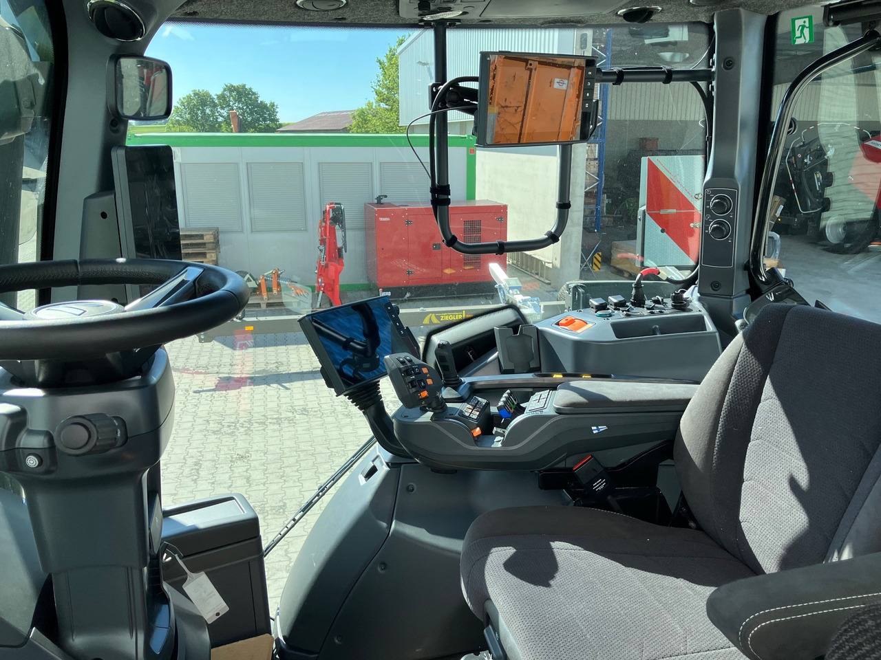 Valtra Q285 - Трактор: снимка 2 Valtra Q285 - Трактор: снимка 2