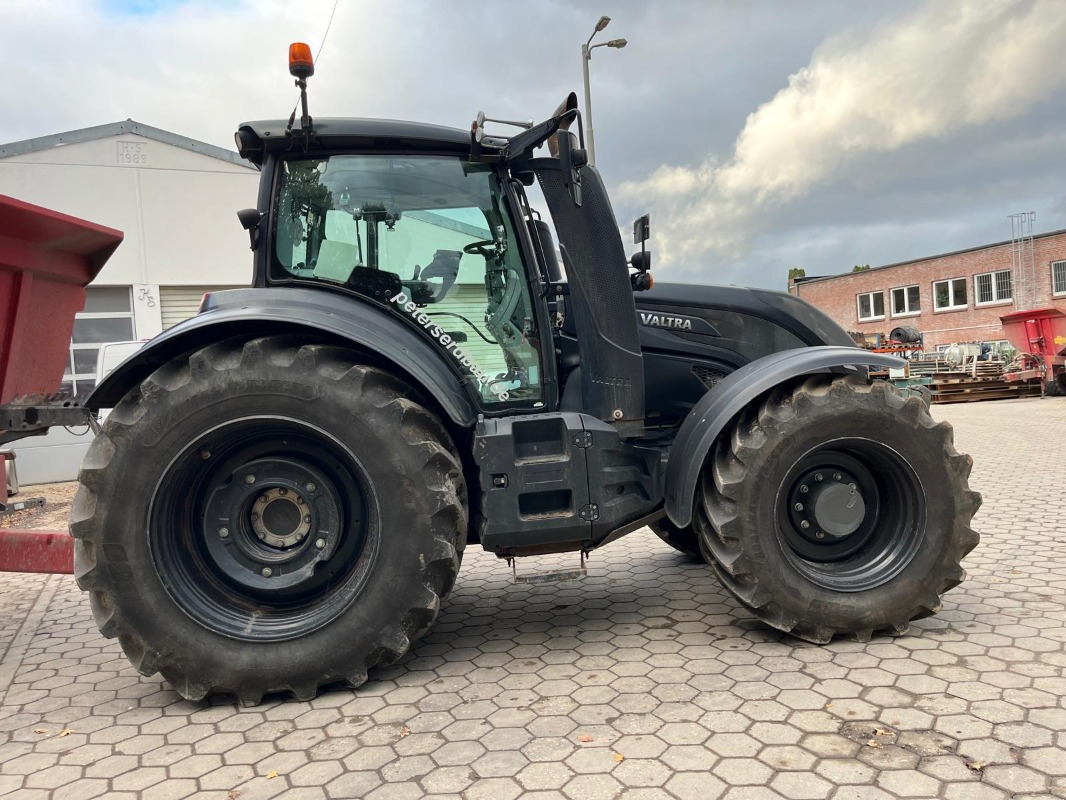 Трактор Valtra T214 Direct TwinTrac: снимка 12