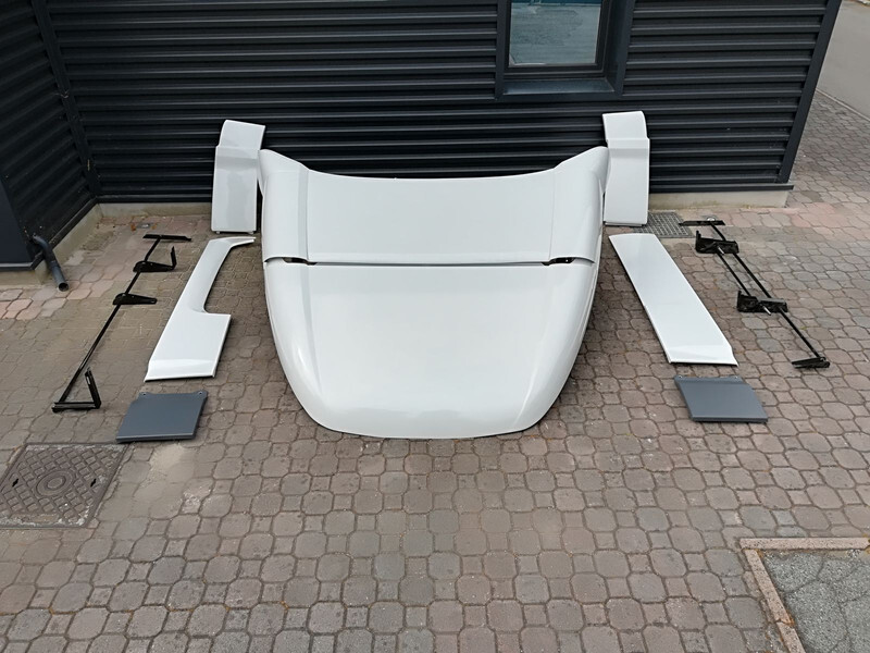 DAF XF106 Euro 6 SPACE CAB - Аеродинамика/ Спойлер за Камион: снимка 4 DAF XF106 Euro 6 SPACE CAB - Аеродинамика/ Спойлер за Камион: снимка 4