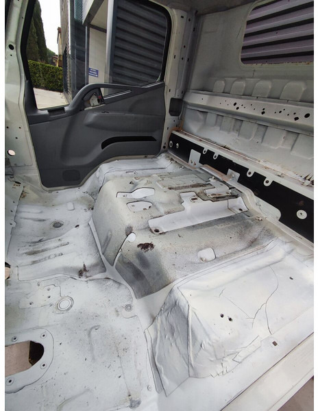 Mitsubishi Fuso CANTER S TYPE EURO 5 EURO 6 MODEL - Кабина и интериор за Камион: снимка 4 Mitsubishi Fuso CANTER S TYPE EURO 5 EURO 6 MODEL - Кабина и интериор за Камион: снимка 4