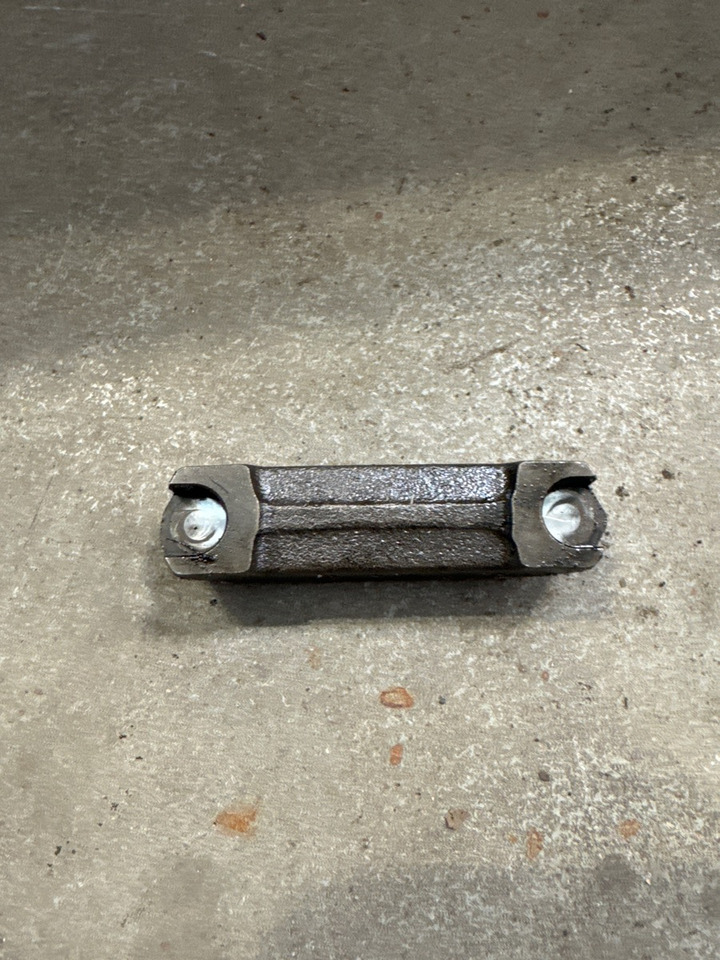 DAF BRIDGE BRACKET 2118902 - Двигател и части за Камион: снимка 2 DAF BRIDGE BRACKET 2118902 - Двигател и части за Камион: снимка 2