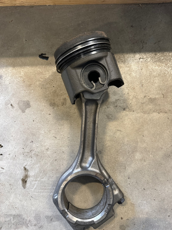 DAF CONROD 2104874 + PISTONS 2132582 - Двигател и части за Камион: снимка 1 DAF CONROD 2104874 + PISTONS 2132582 - Двигател и части за Камион: снимка 1