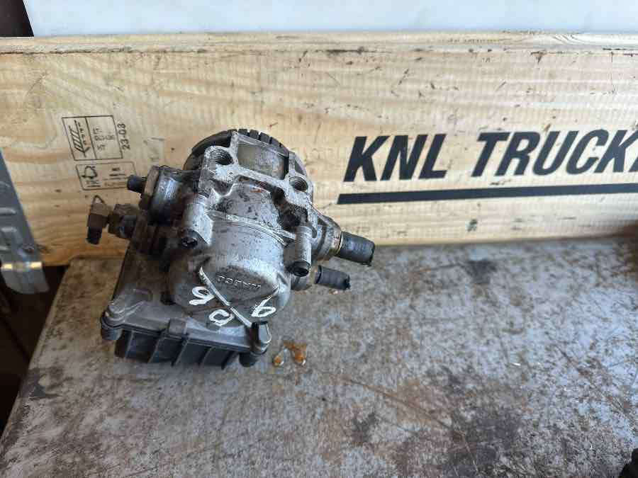 DAF VALVE 2047120 - Спирачен клапан за Камион: снимка 1 DAF VALVE 2047120 - Спирачен клапан за Камион: снимка 1