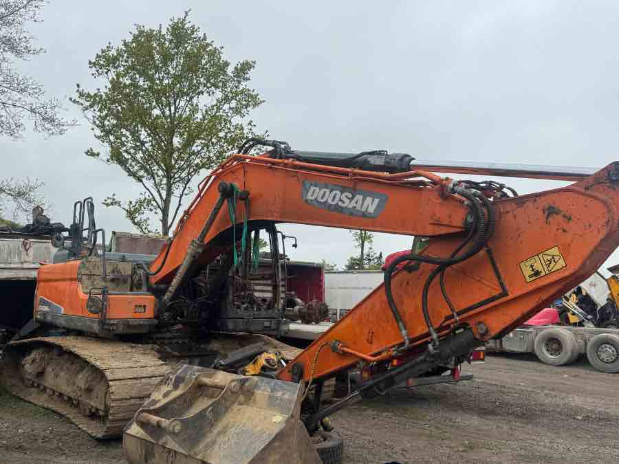 DOOSAN DX255LC-5 EXCAVATOR FOR PARTS - Верижен багер: снимка 1 DOOSAN DX255LC-5 EXCAVATOR FOR PARTS - Верижен багер: снимка 1