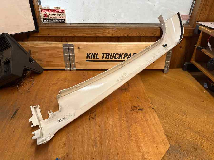 MAN COVER PILLAR LEFT 81.62410-0208 - Кабина и интериор за Камион: снимка 2 MAN COVER PILLAR LEFT 81.62410-0208 - Кабина и интериор за Камион: снимка 2