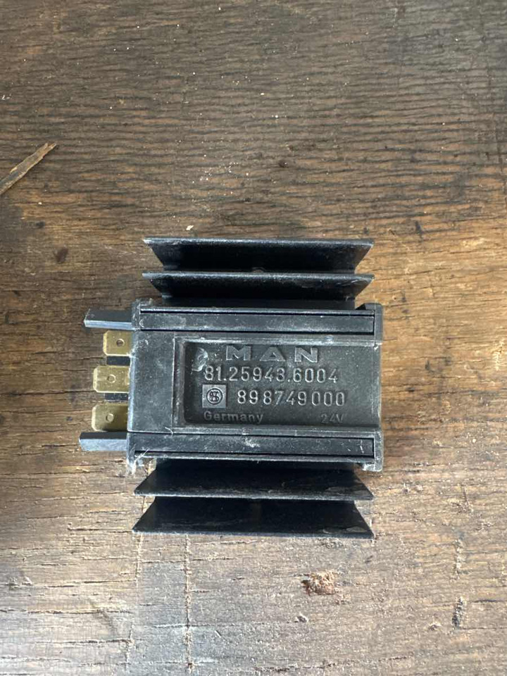 MAN ECU SWITCH 81.25943-6004 - Електрическа система за Камион: снимка 1 MAN ECU SWITCH 81.25943-6004 - Електрическа система за Камион: снимка 1