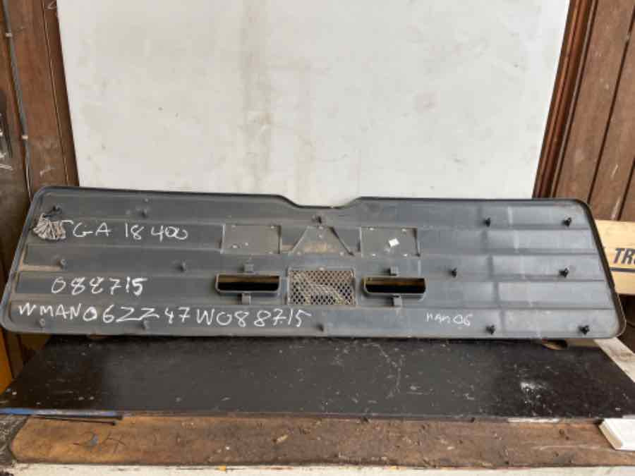 MAN F2000 FRONT GRILL 81.61150-0110 - Каросерия и екстериор за Камион: снимка 1 MAN F2000 FRONT GRILL 81.61150-0110 - Каросерия и екстериор за Камион: снимка 1