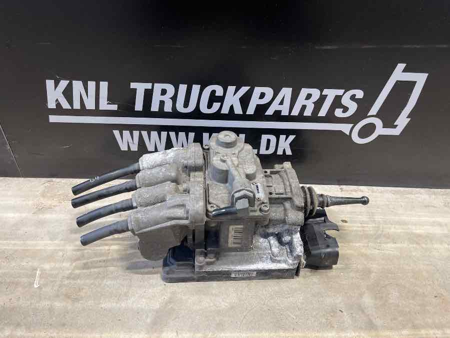 MAN FOOT BREAKE VALVE 81.52130-6305 - Спирачен клапан за Камион: снимка 1 MAN FOOT BREAKE VALVE 81.52130-6305 - Спирачен клапан за Камион: снимка 1