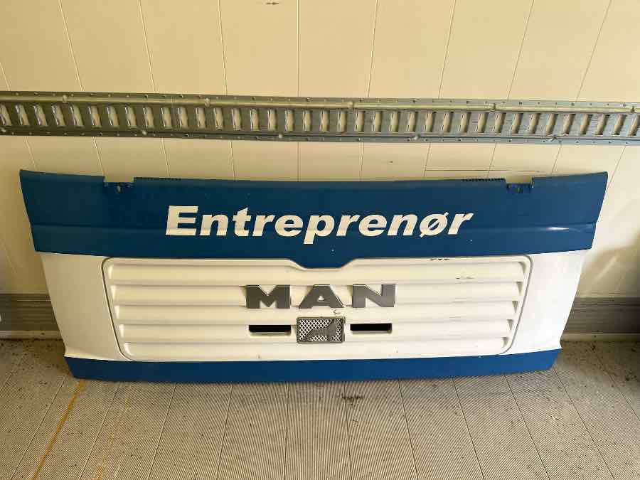 MAN FRONT GRILL 81.61110-0063 - Каросерия и екстериор за Камион: снимка 1 MAN FRONT GRILL 81.61110-0063 - Каросерия и екстериор за Камион: снимка 1