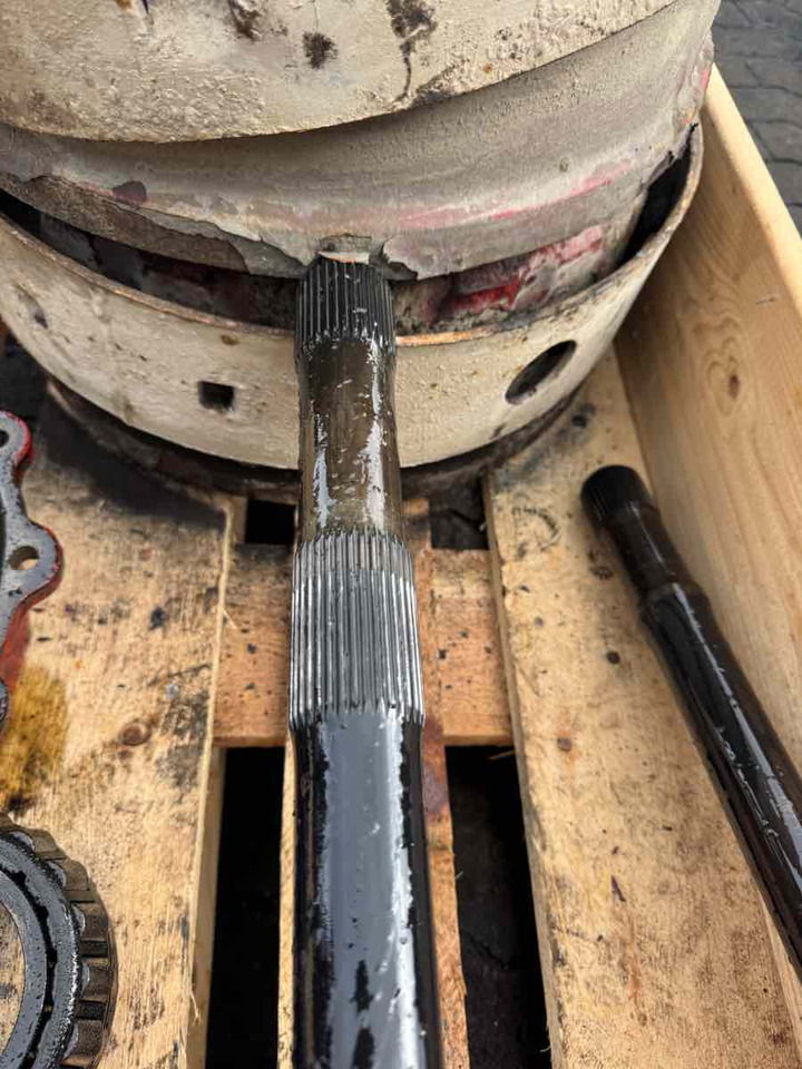 MAN HALF SHAFT 81.35502-0099 - Полуоска за Камион: снимка 1 MAN HALF SHAFT 81.35502-0099 - Полуоска за Камион: снимка 1