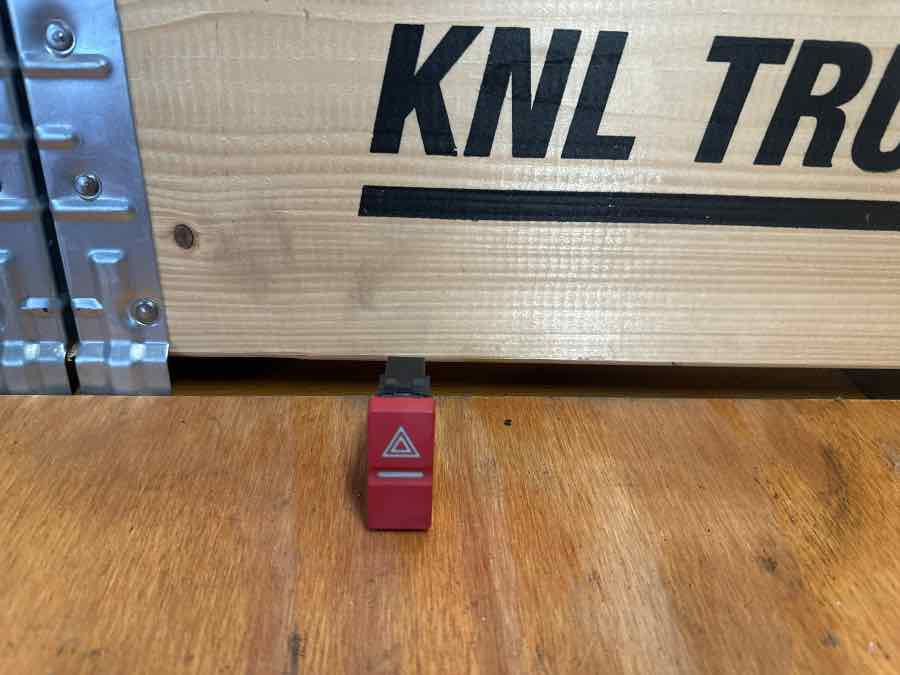 MAN SWITCH 81.25525-0215 - Електрическа система за Камион: снимка 1 MAN SWITCH 81.25525-0215 - Електрическа система за Камион: снимка 1