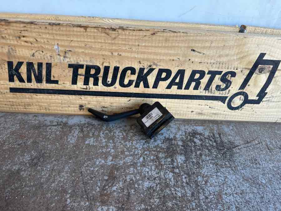 RENAULT LEVER SWITCH 7421709003 - Кабина и интериор за Камион: снимка 2 RENAULT LEVER SWITCH 7421709003 - Кабина и интериор за Камион: снимка 2