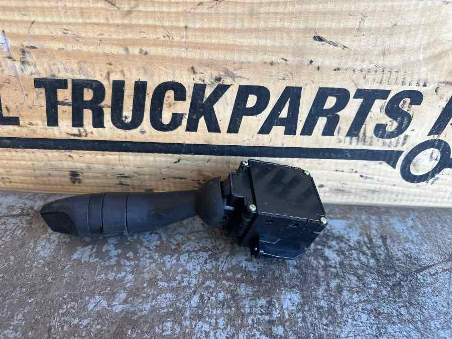 RENAULT LEVER SWITCH 7422007399 - Кабина и интериор за Камион: снимка 2 RENAULT LEVER SWITCH 7422007399 - Кабина и интериор за Камион: снимка 2