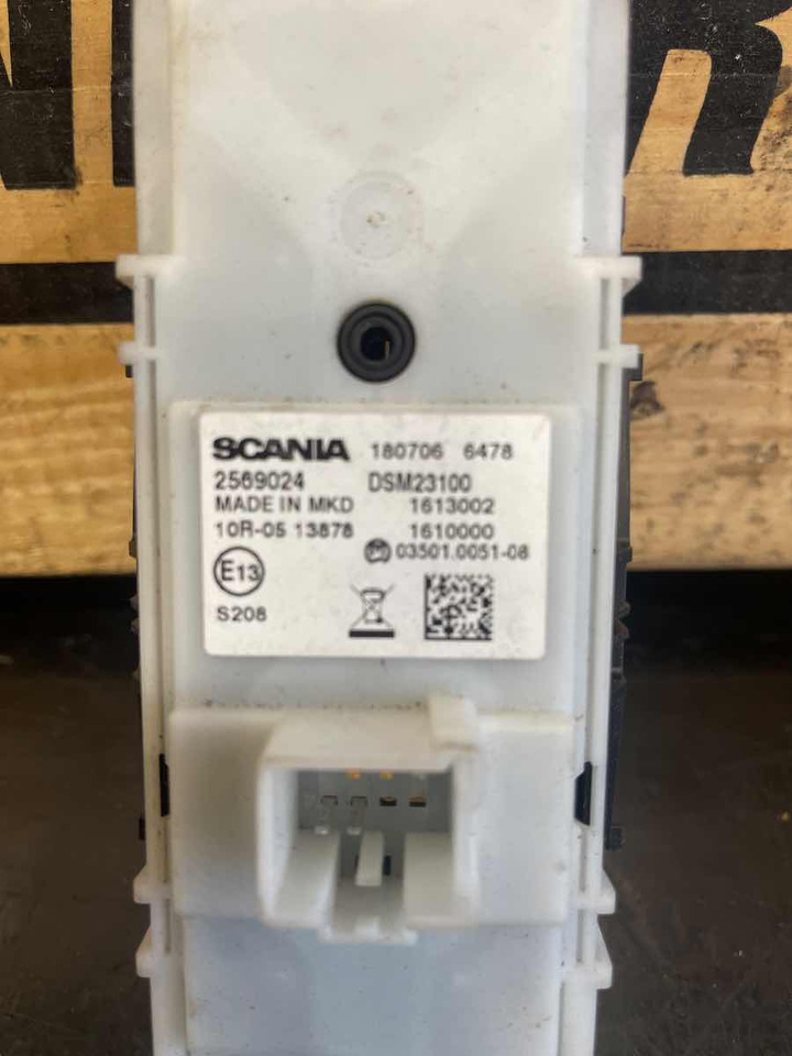 SCANIA ECU DOOR 2569024 - Електрическа система за Камион: снимка 2 SCANIA ECU DOOR 2569024 - Електрическа система за Камион: снимка 2