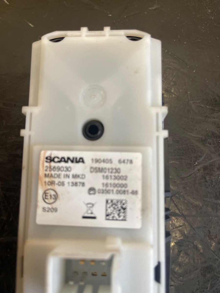 SCANIA ECU DOOR 2569030 - Електрическа система за Камион: снимка 2 SCANIA ECU DOOR 2569030 - Електрическа система за Камион: снимка 2
