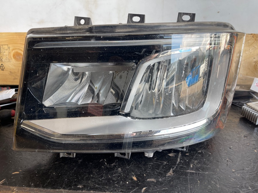 SCANIA HEAD LAMP 2379882 - Светлина/ Осветление за Камион: снимка 1 SCANIA HEAD LAMP 2379882 - Светлина/ Осветление за Камион: снимка 1