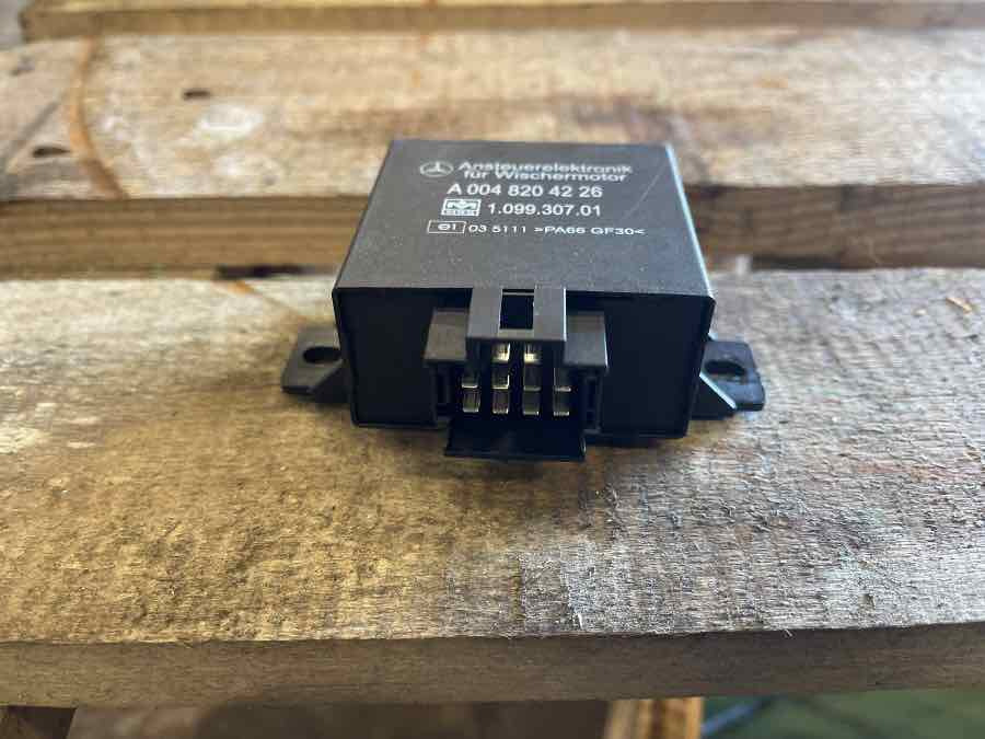 SETRA / MERCEDES ECU WIPER MOTOR A0048204226 - Блок за управление за Автобус: снимка 1 SETRA / MERCEDES ECU WIPER MOTOR A0048204226 - Блок за управление за Автобус: снимка 1