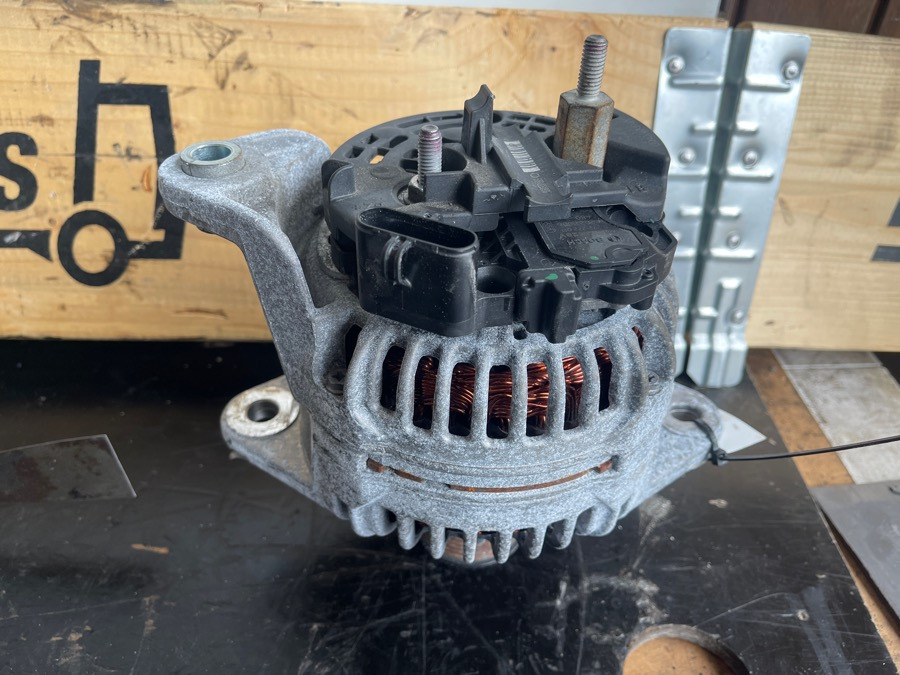 VOLVO GENERATOR 23565727 - Двигател и части за Камион: снимка 1 VOLVO GENERATOR 23565727 - Двигател и части за Камион: снимка 1