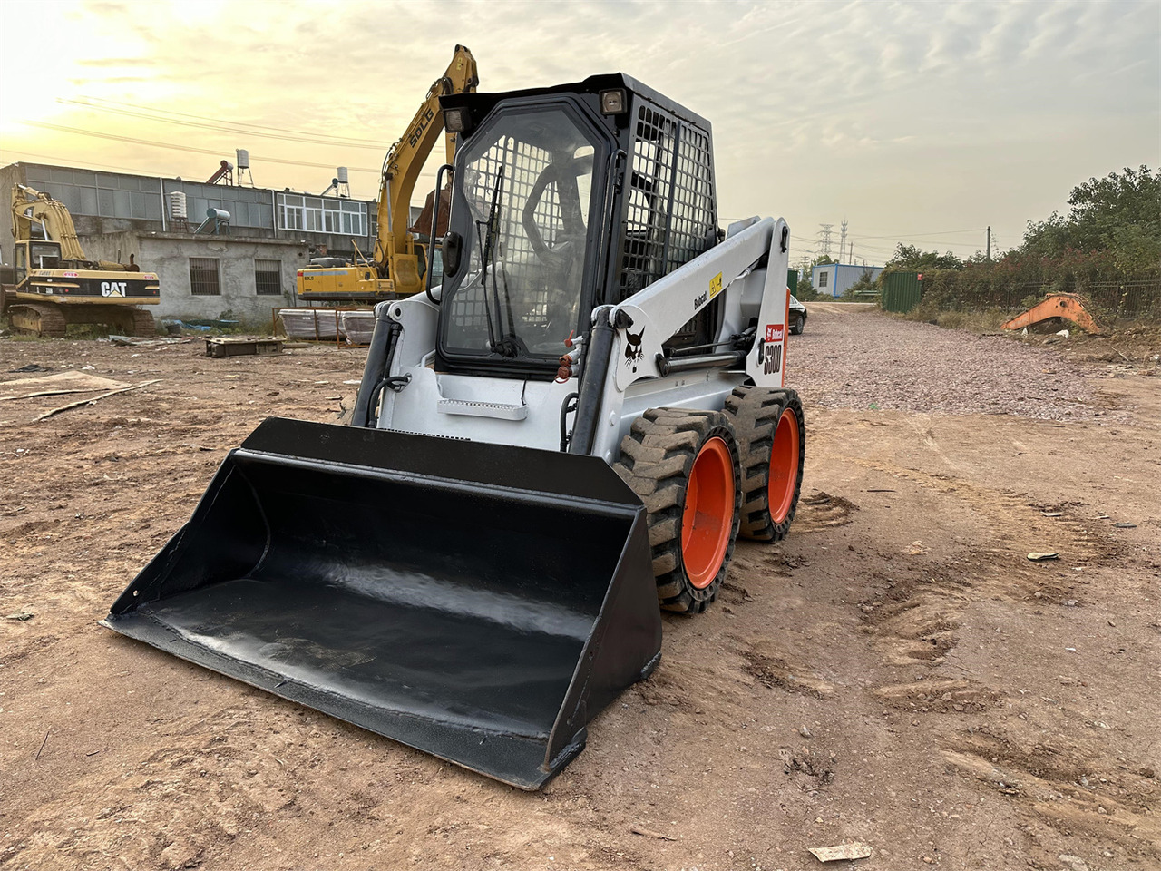 BOBCAT S300 - Мини челен товарач: снимка 2 BOBCAT S300 - Мини челен товарач: снимка 2